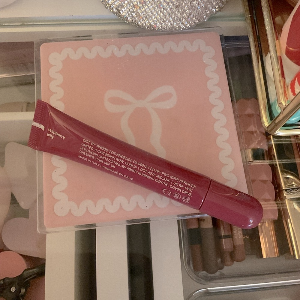 Rhode Skin Peptide Lip Treatment Raspberry Jelly - Picture 3 of 4